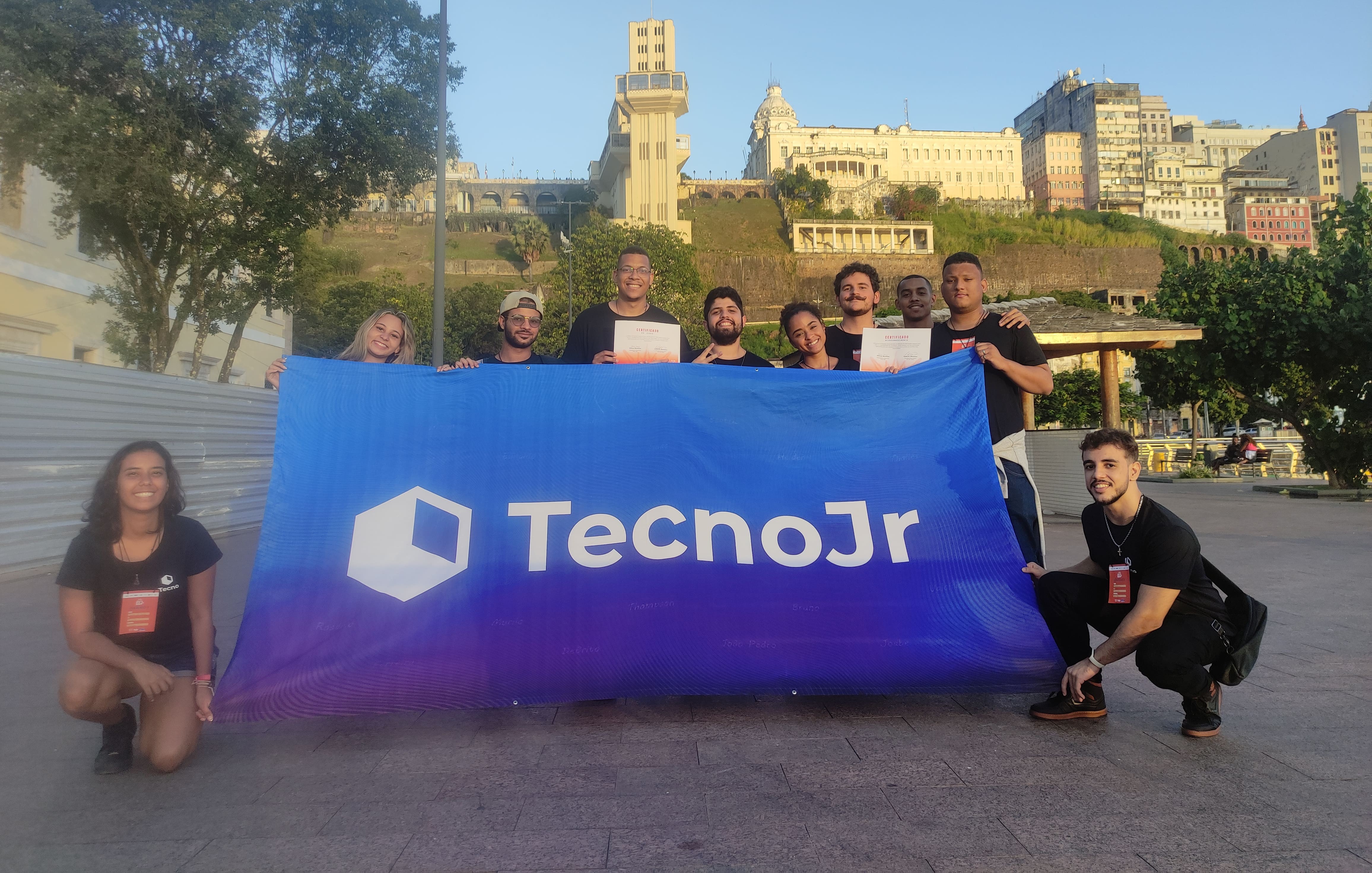 Membros da TecnoJr da UESC no EEJ-BA 2023 com certificados